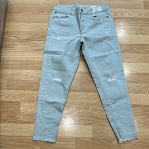 H3.    Women’s Light Gray Distressed Slim Jeans